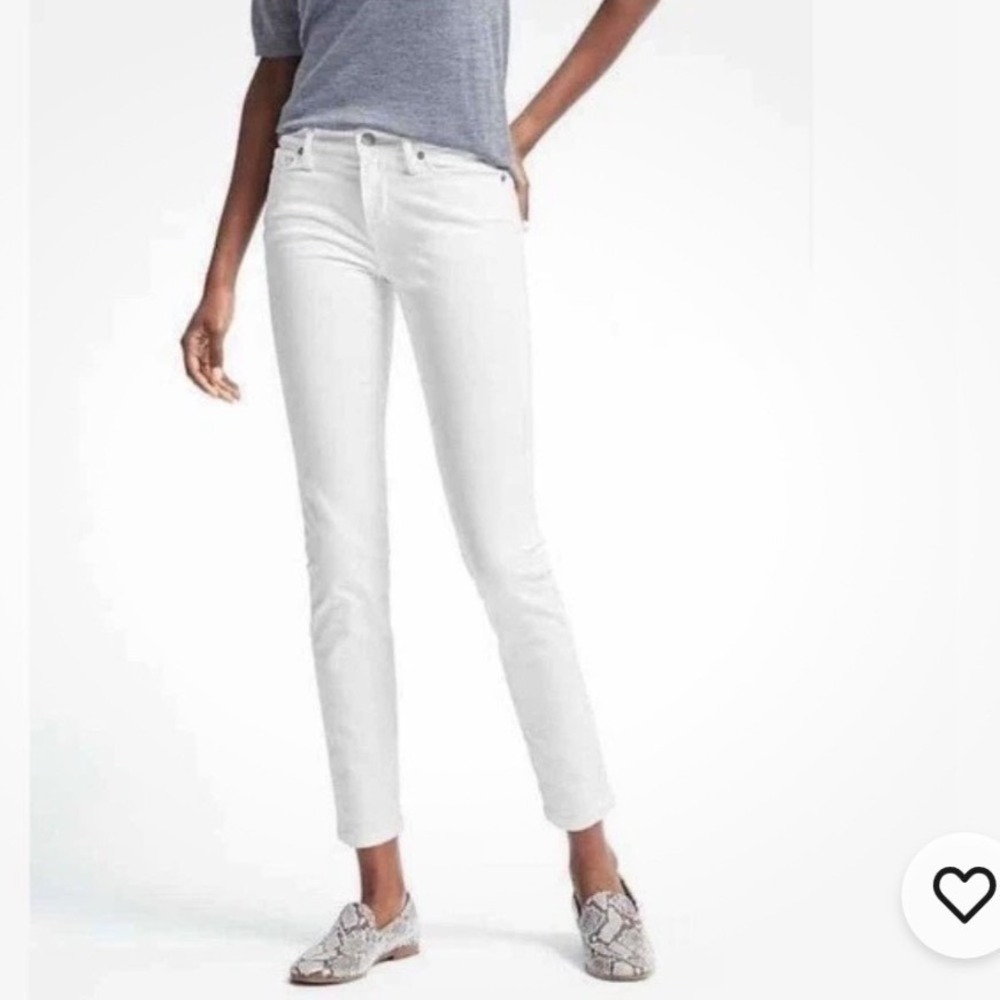 Banana Republic White Girlfriend Jeans Low Rise‎ Distressed Denim Size 26/2  NWT